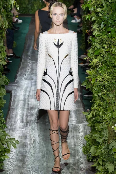 Look 9